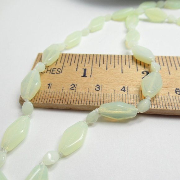Uranium glass bead necklace - Picture 9 of 10